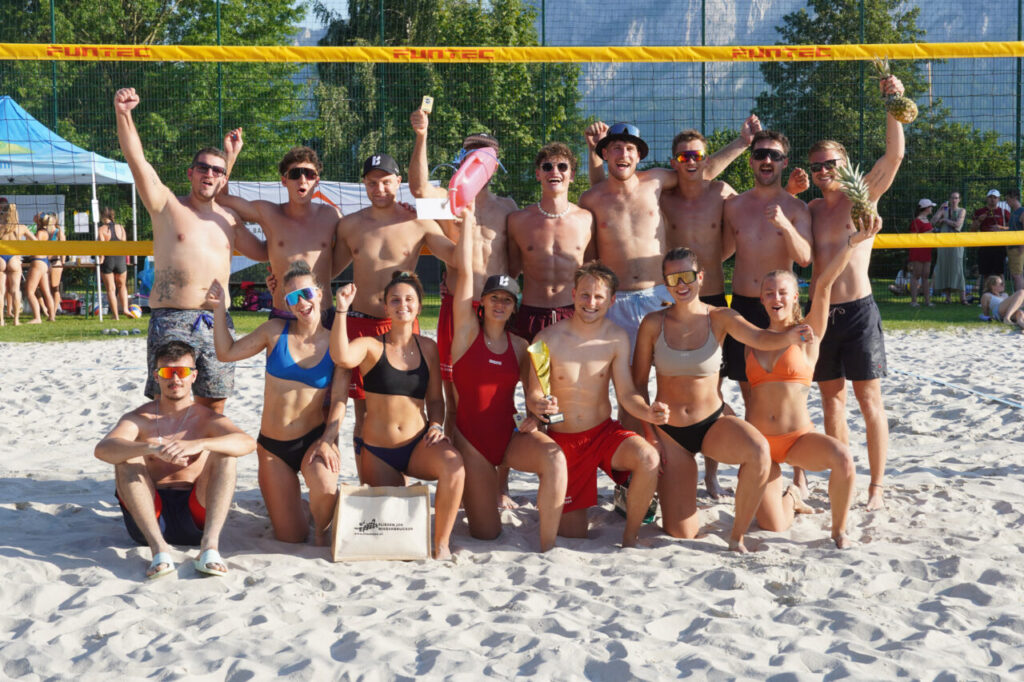 Gewinnerteams des ersten Quattro Beachvolleyball Turniers in Mondsee