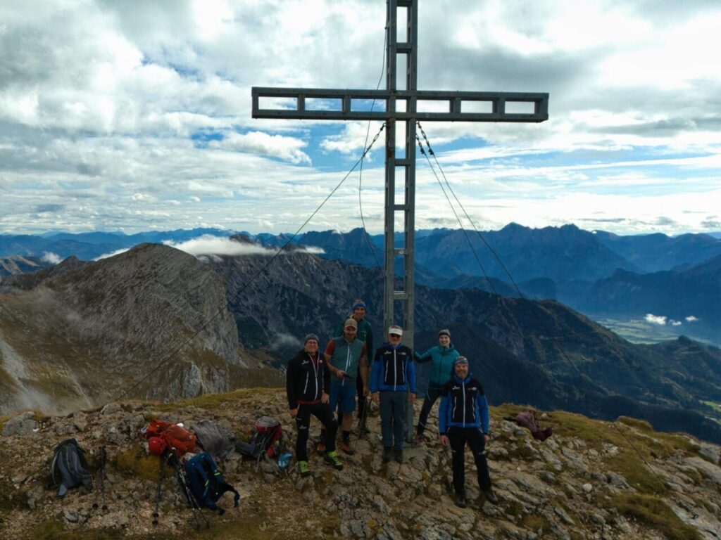 Wanderer am Gipfel des großen Pyhrgas